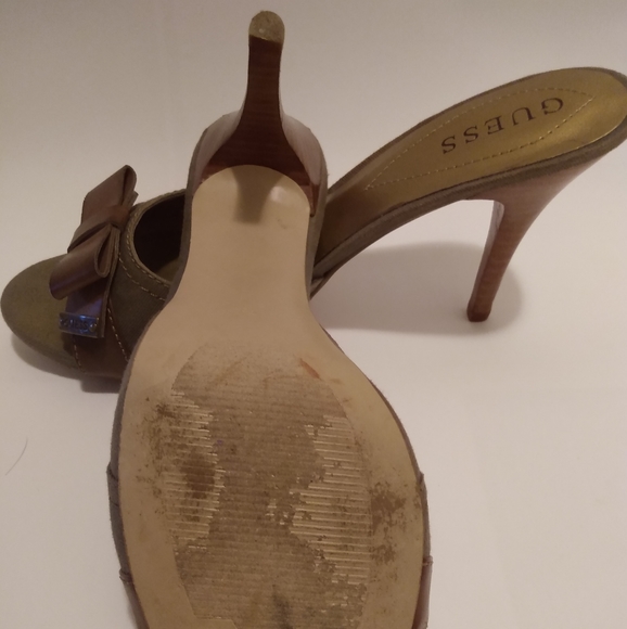 GUESS Army Green w/leather bow Heel - Picture 8 of 8